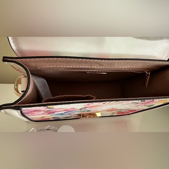 NWT Crossbody Aldo Floral Bag with Matching Wallet - Picture 8 of 13